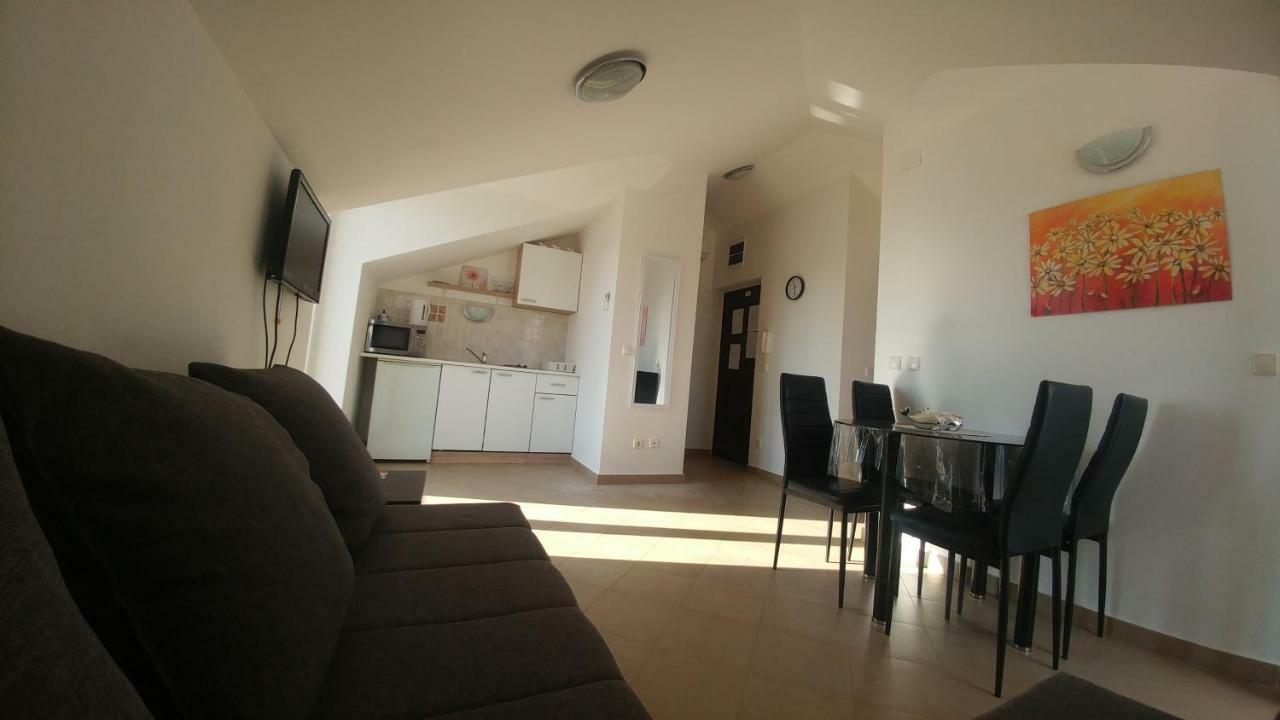 Apartment Star Novalja Buitenkant foto